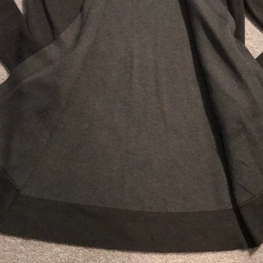 Beautiful Lululemon Green cardigan - Picture 3 of 8